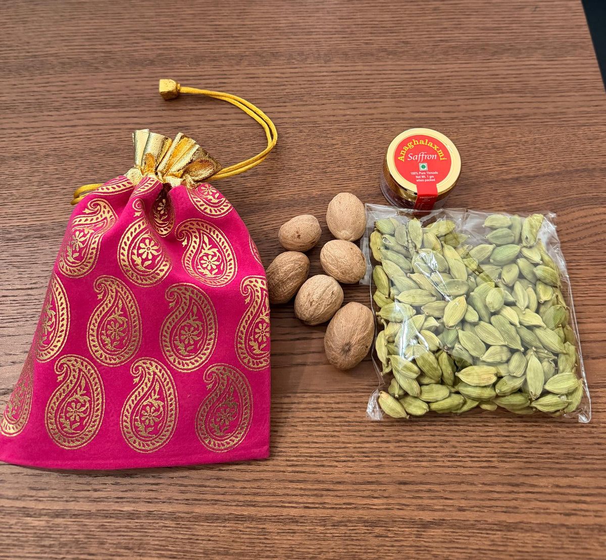 Diwali Spice Gift Bag – Saffron, Cardamom & Nutmeg